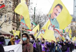 Enternasyonalistler en önde