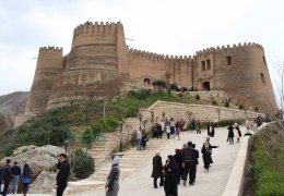 Xorramabad Kalesi’ne Pasdar engeli