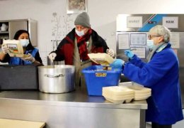 Evsizlere sıcak yemek