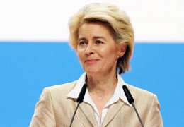 Leyen’den aşı özeleştirisi