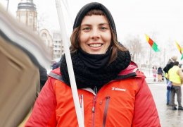 Katolanyalı Lola Kürtlerle omuz omuza