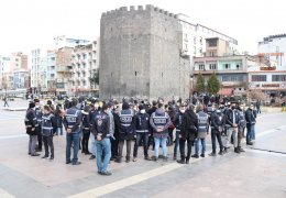 Kadınlardan zılgıtlı protesto