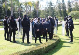 Polis ablukasında ’Kadınlar için Adalet'