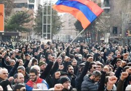 Erivan’da hükümet binası basıldı