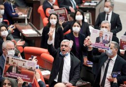 'Berxwedan Jiyan e’ HDP yalnız değildir!