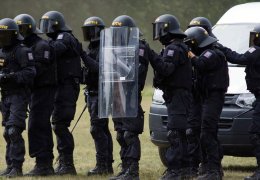 Batı’da polis yetkisi arttırılıyor