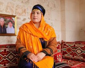  Bi dengbêjiyê hestên xwe tîne ziman