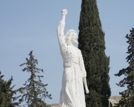 Peykerên jinên pêşeng sembol e