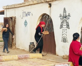 Ji Utupyayê ber bi rastiyê ve; Komînên Nûjen