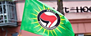 Antifa bayrağı davası yangından mal kaçırır gibi