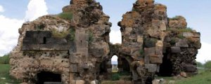 Armenische Kirche mit Moschee verbaut
