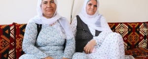 Kürtçe için direnen iki kadın
