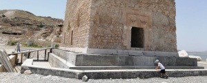 Küçük Saray’ı betona gömdüler