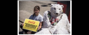 Coca-Cola fabrikasını protesto etti