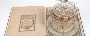 Astrolabium: Pirtûkeke balkêş ya astrolojiyê