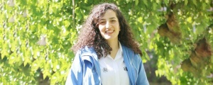 Karanlığı çiçeklerle aydınlattı