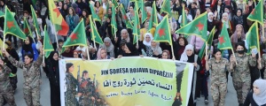 Kadınlar Rojava Devrimi’ni savunuyor