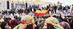 Newrozlaşan Kürt, bayrağı düşürmedi