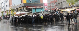 Taksim’de 79 gözaltı