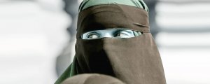 İsviçre'de burka ve peçe yasaklandı