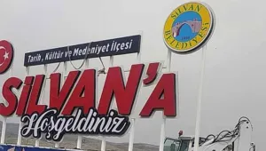 Çok dilli tabelayı tekleştirdiler!