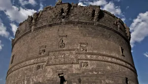 Amed'in bilinmeyen ikinci Sur'u