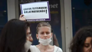 Çocuk istismarcısı kadına tacizden serbest bırakılmış