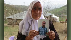 Oğlunu devletten istiyor