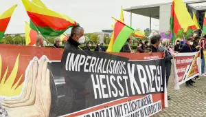 Kürtler işgale karşı yürüdü