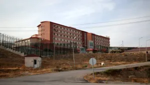 Tecavüz soruşturmasında 5 memura takipsizlik 