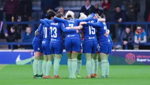 Chelsea şampiyonluk ödülünü aile içi şiddetle mücadeleye bağışladı