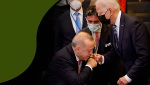 NATO’da, bir lümpen Sezar...