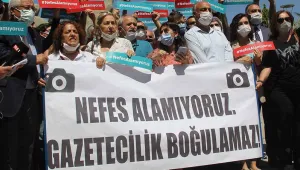 Gazeteciler polisi protesto etti