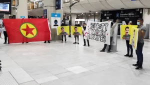 Paris’te gençlerden sivil itaatsizlik eylemi
