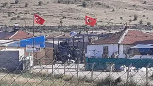 Irkçı saldırıyı Türk bayrağı ile örttüler