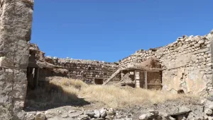 Îvik Dede’nin evi kaderine terk edildi