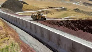 Sınıra ‘Çin Seddi’ gibi duvar