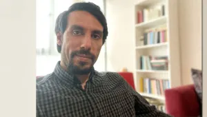 Yerleşikliğe meyleden dil, şiire dönüşmekten uzaktır