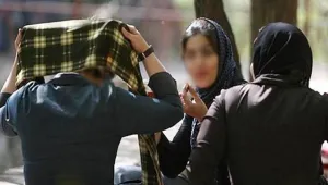 Başını tam örtemeyen kadına şiddet