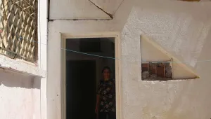 Evini yıkıp yoklukta bıraktılar
