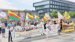 Kürtler dostlarıyla eylemde