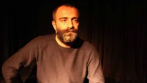 ‘Tiyatrocular devlete çok bel bağlıyor’