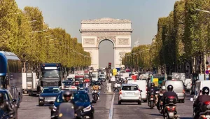 Paris’te hız sınırı 30 km’ye düşürüldü
