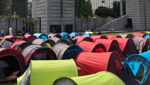 Göçmenler çadır kurdu!