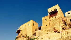 Askerler Bûnisra’yı ateşe verdi