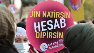 Kadınlardan şiddete karış dalga dalga direniş
