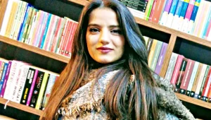 ‘Tiyatro bir iletişim ortamıdır’