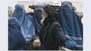 Kadınlar erkek olmadan dışarıya çıkmayacak