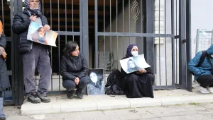 Gülistan Doku'nun ailesi oturma eylemi başlattı