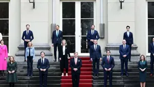 Hollanda hükümeti göreve başladı 